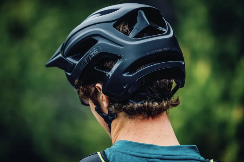 Abus Cliffhanger MTB-Helm Ti silver