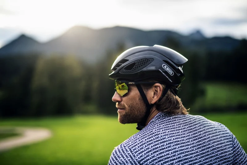 Abus Gamechanger Rennrad-Helm Movistar Team 22