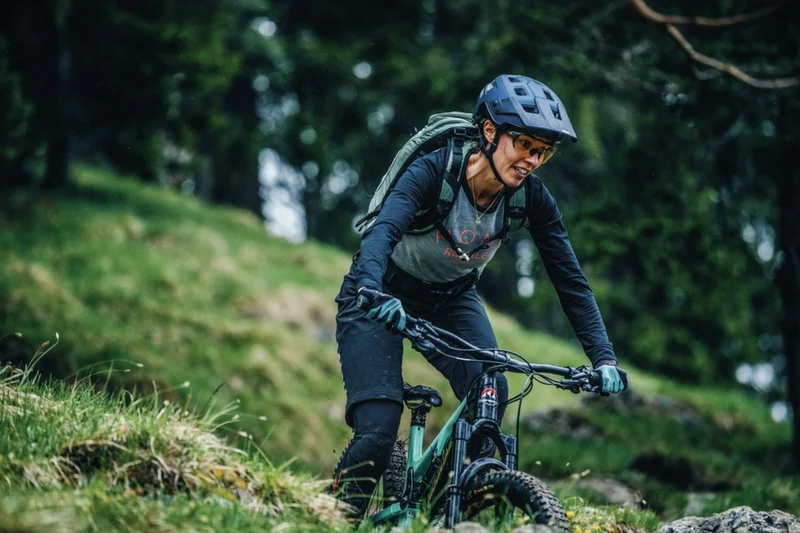 Abus MoDrop MTB-Helm wildberry red