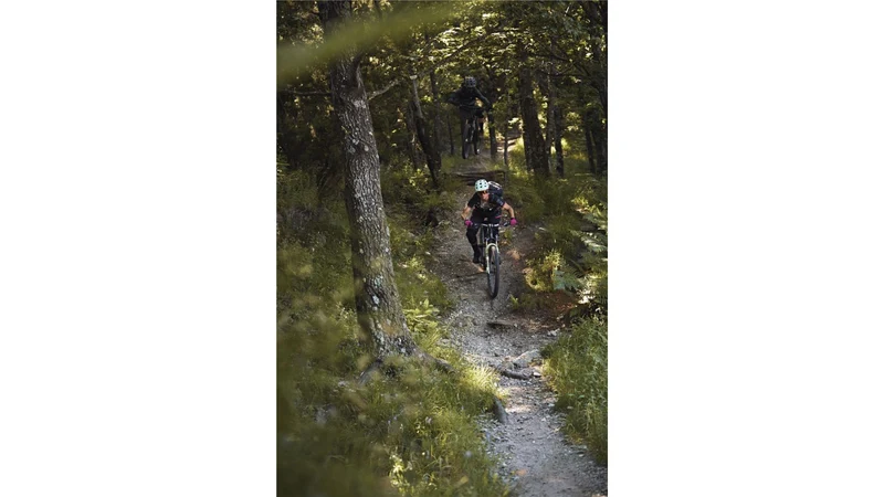 Abus MoDrop MTB-Helm wildberry red