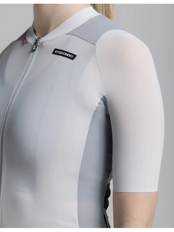 Etxeondo Alda 110 Color Edition Radtrikot Wolke Grau/Stein Grau