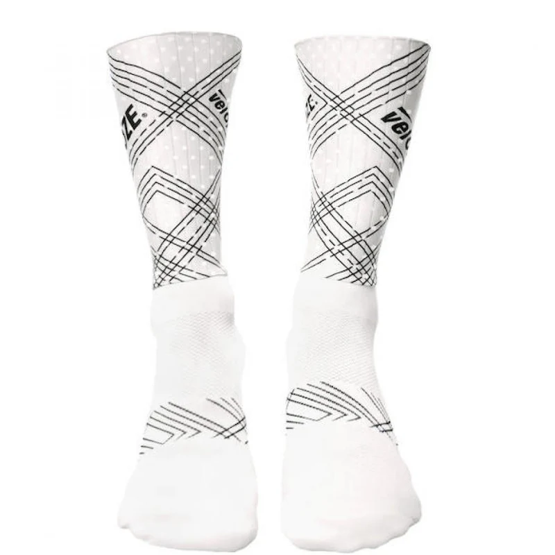 VeloToze Socken Aero weiß S/M Weiß - aerodynamische Rennrad-Socken für maximale Watt-Ersparnis