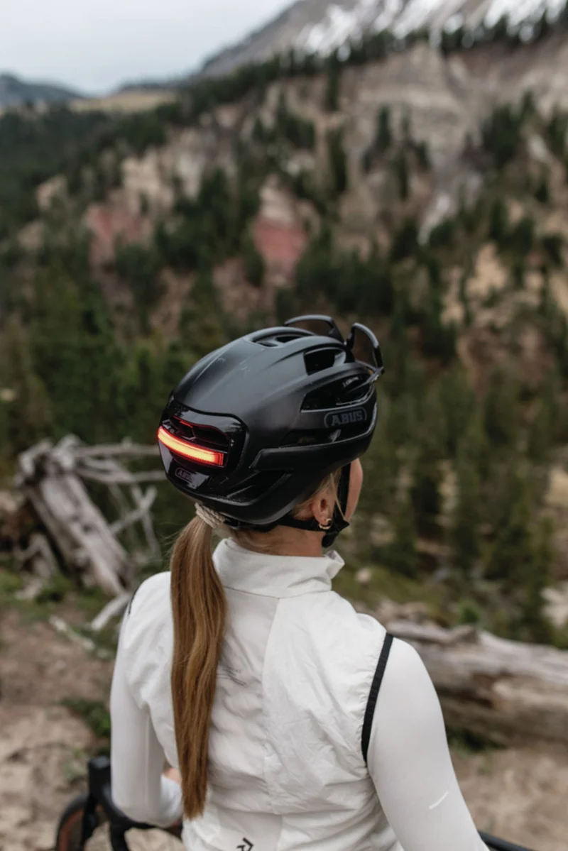 Abus Taipan LED Rennrad-Helm graphite silver