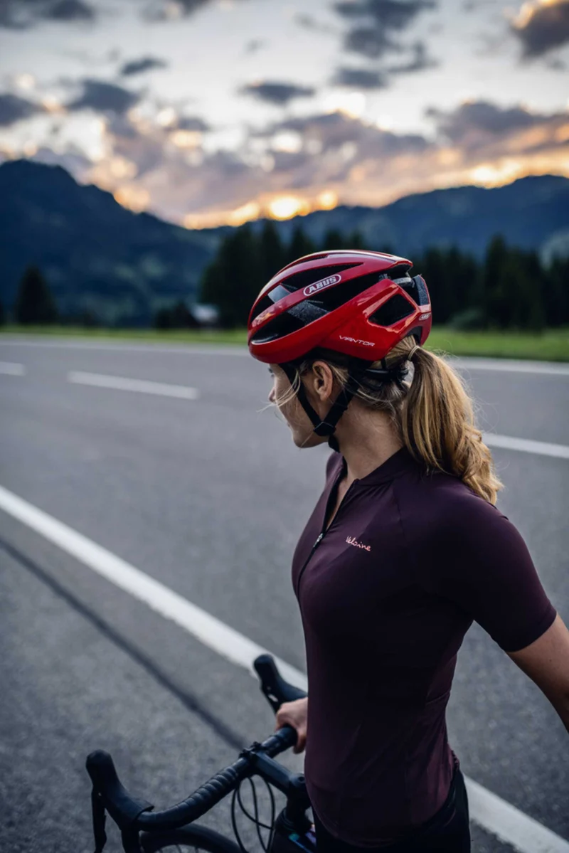 Abus Viantor Helm blaze red